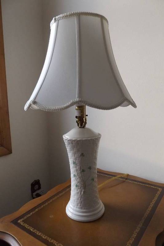 lot 478 image: Belleek China lamp