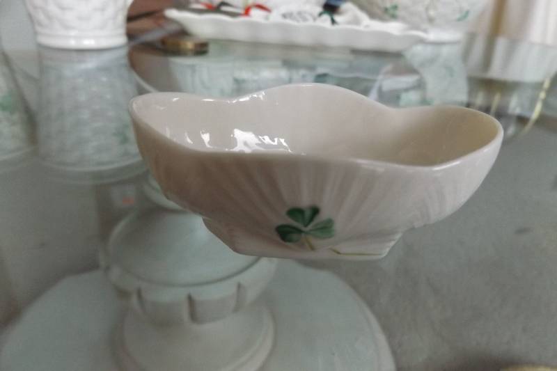lot 487 image: Belleek china mini trinket holder