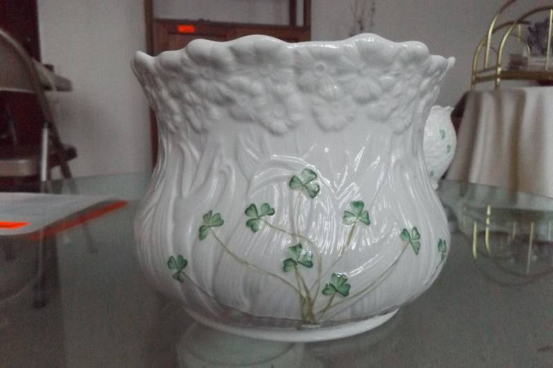 lot 496 image: Belleek china daisy pattern vasebowlplanter