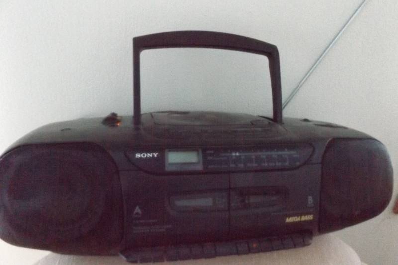 lot 501 image: Sony Radio, tape player, CD player with mega bass