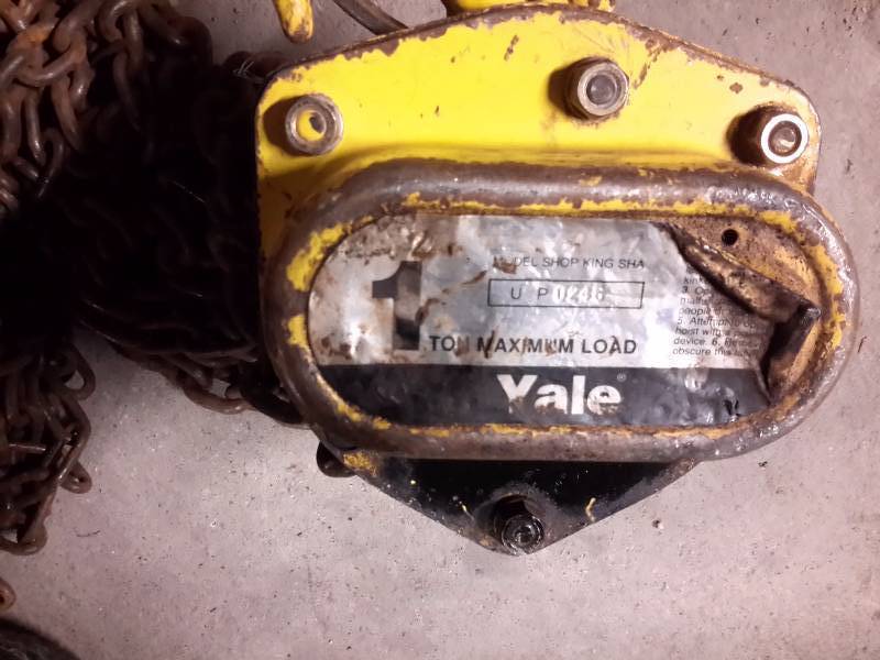 lot 60 image: YALE 1 Ton Chain Hoist
