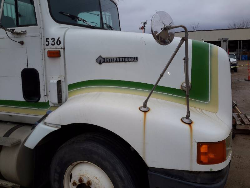 lot 1 image: 1996 International Semi Tractor