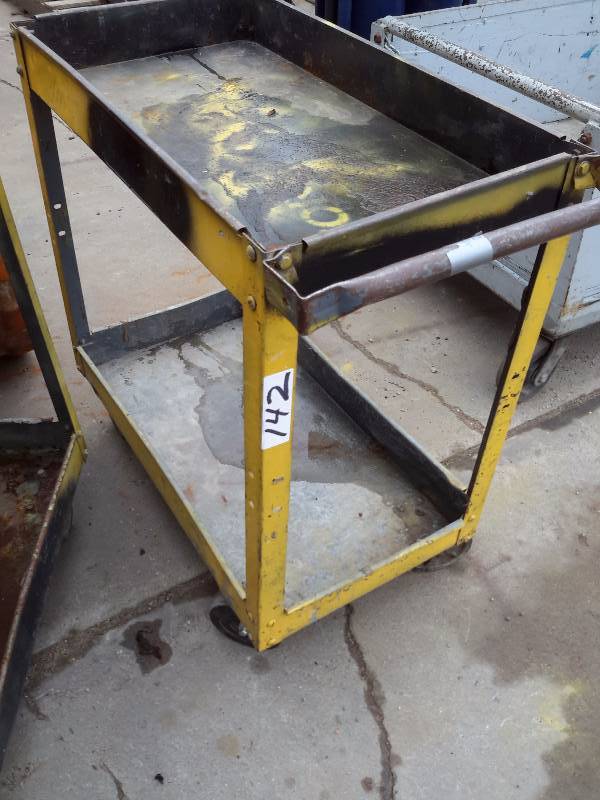 lot 142 image: Service Cart.. 30 in x 16in x 32in h