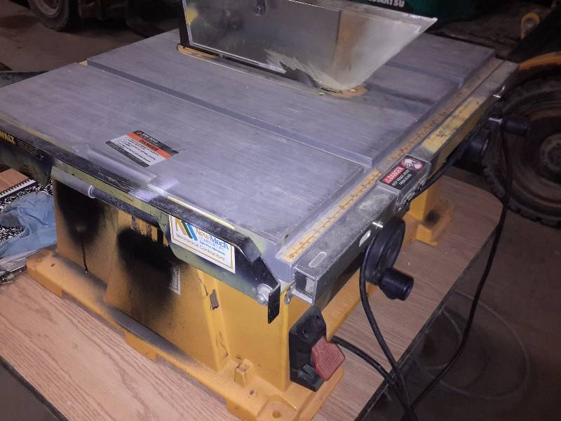 lot 39B image: DEWALT Contractors 10 in Table Saw