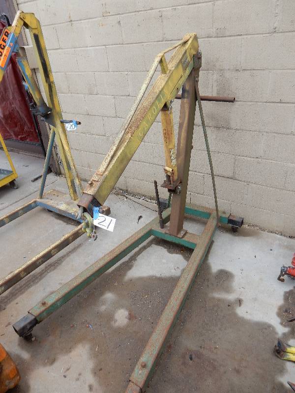 lot 21 image: Carolina Industries, 4000 lb Engine Hoist