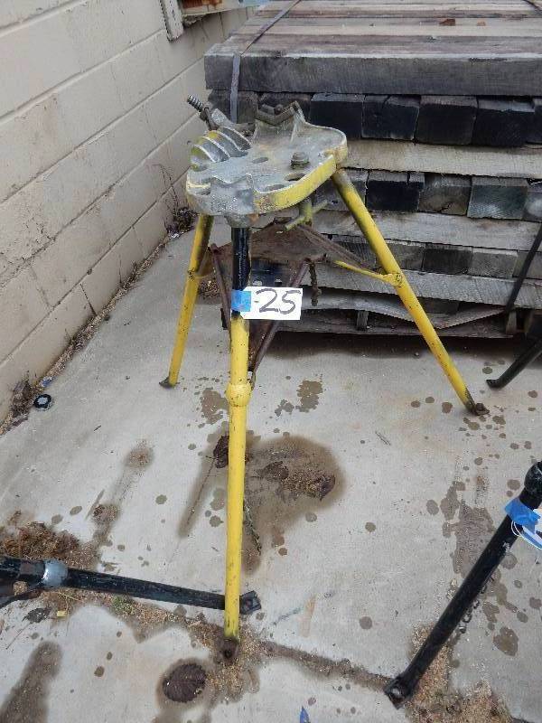 lot 25 image: No 450 Ridgid tristand,