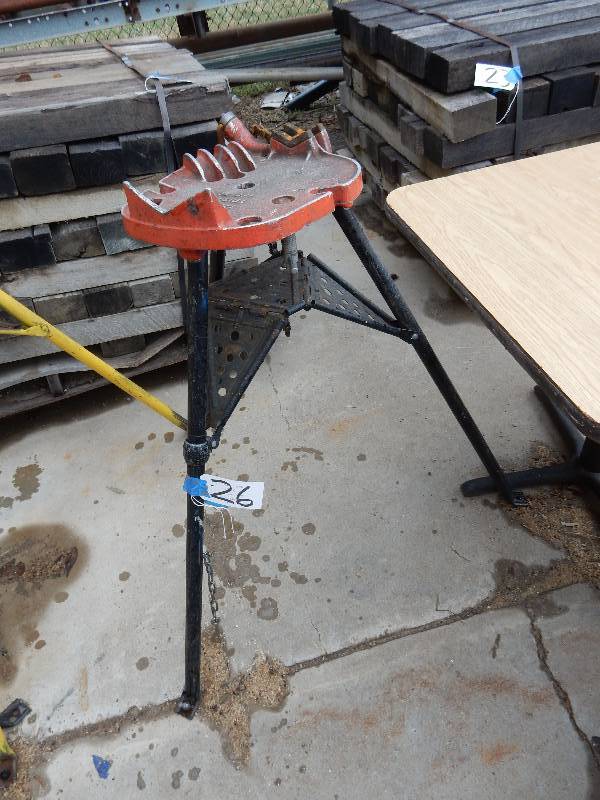 lot 26 image: No 460 Ridgid Tristand, 18 to 6
