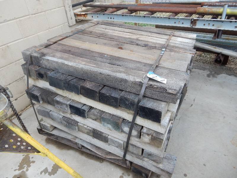 lot 22 image: Pallet of OAK, DUNNAGE timbers