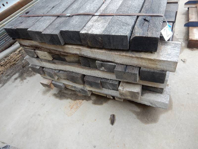 lot 23 image: Pallet of OAK, DUNNAGE timbers