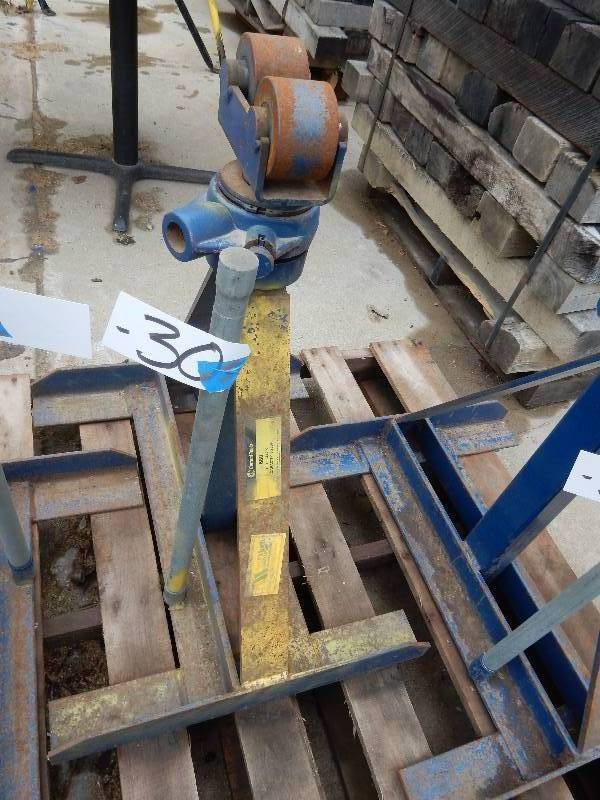 lot 30 image: Current Tools, 680 Reel Jack, 3750 lb capacity
