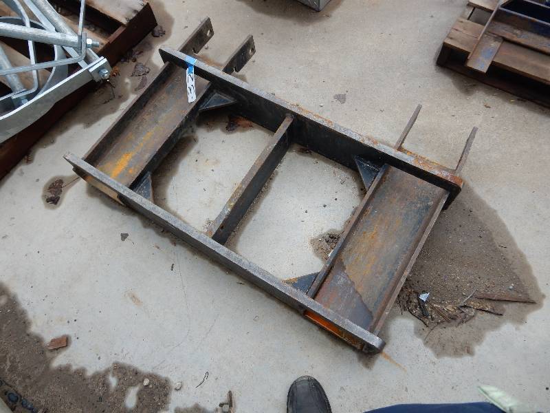 lot 32 image: Some type of lifting rig