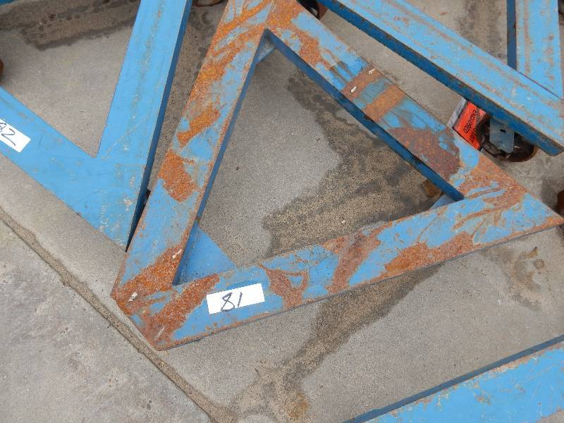 lot 81 image: Triangular Steel Cart