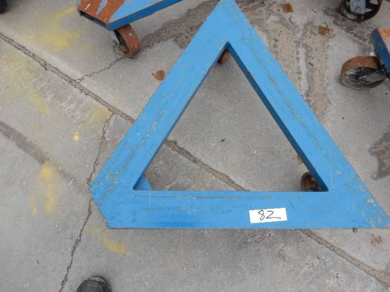 lot 82 image: Triangular Steel Cart