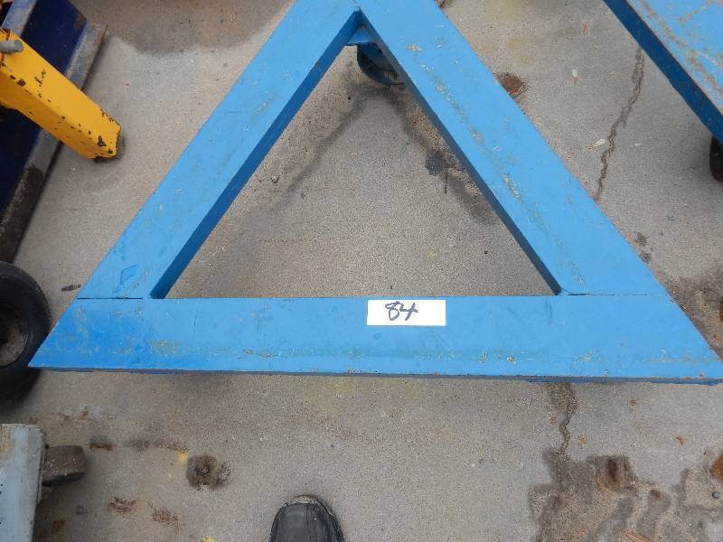 lot 84 image: Triangular Steel Cart