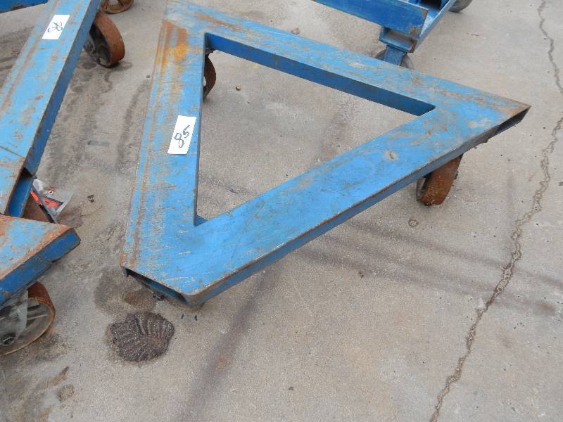 lot 85 image: Triangular Steel Cart