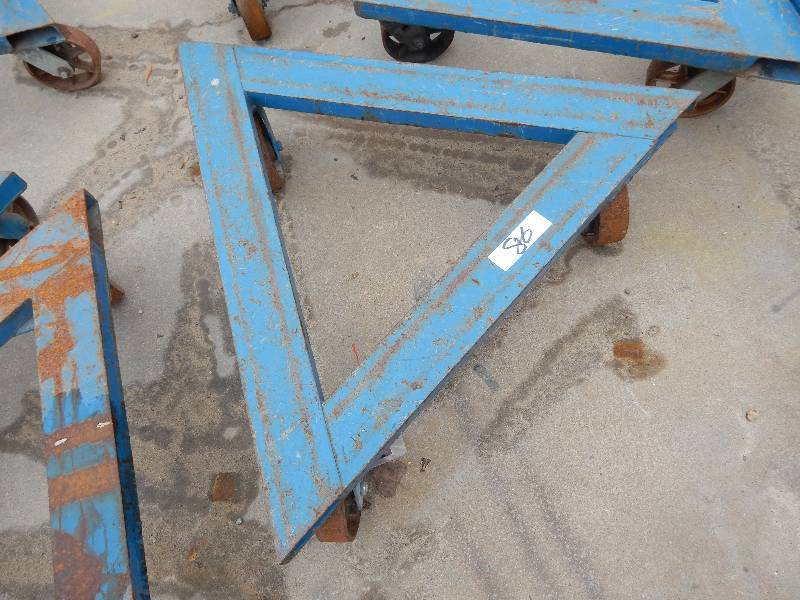 lot 86 image: Triangular Steel Cart