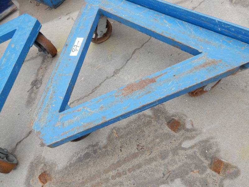 lot 87 image: Triangular Steel Cart