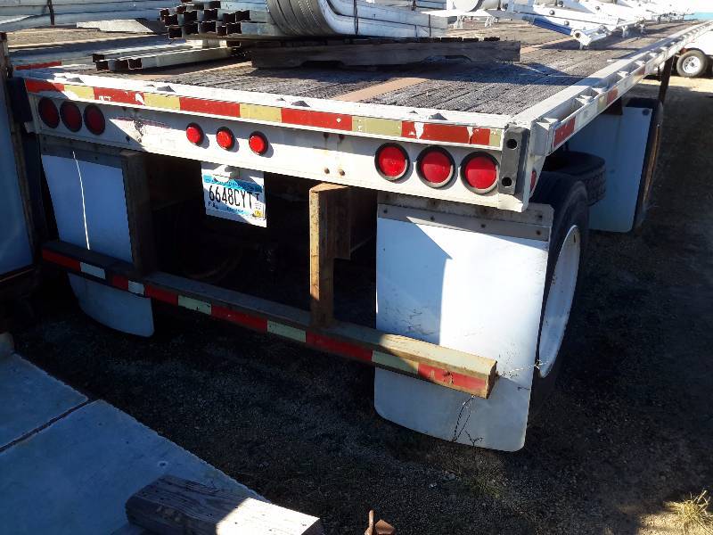 lot 4 image: 1999 TRIM, Flat Bed Semi Trailer