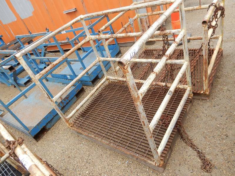 lot 118 image: Work Basket with metal Floor