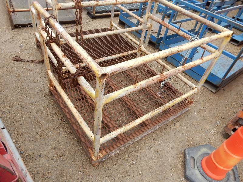lot 119 image: Work Basket with metal Floor