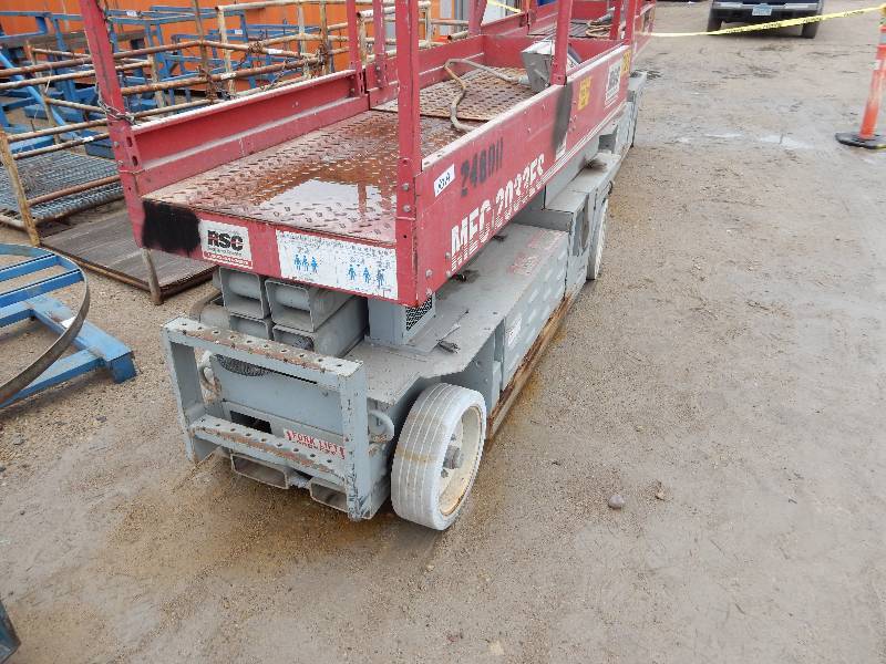 lot 10A image: MEC 2033ES,  Scissor Lift with Extending platform