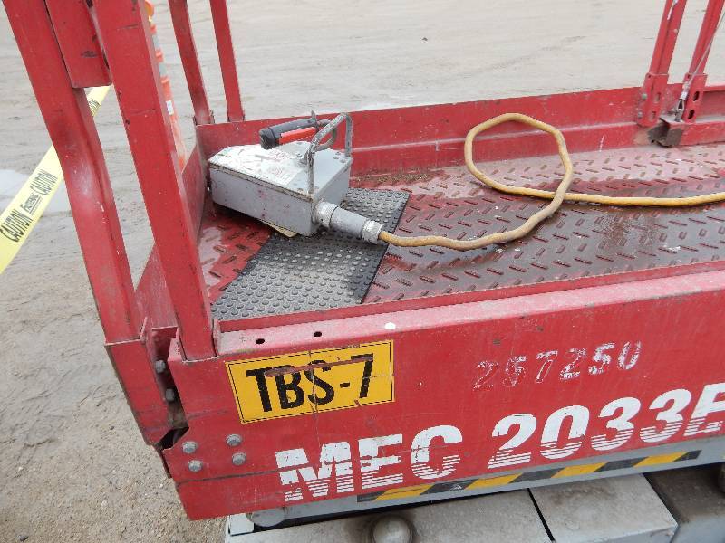 lot 10B image: MEC 2033ES, Scissor Lift with Extending platform