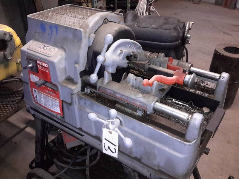 lot 13 image: RIDGID, 535 Series, Auto Chuck Machine