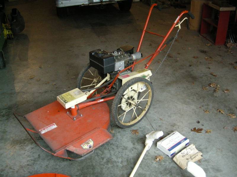 lot 10 image: DR Field & Brush Mower