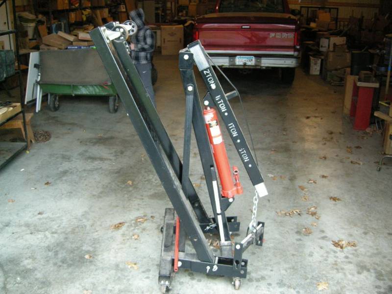 lot 12 image: Wel-Bilt Long Ram JackHoist