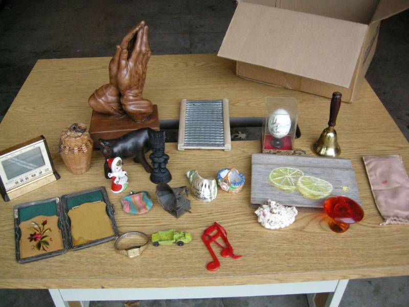 lot 39 image: Misc Antique Nic-Nacs