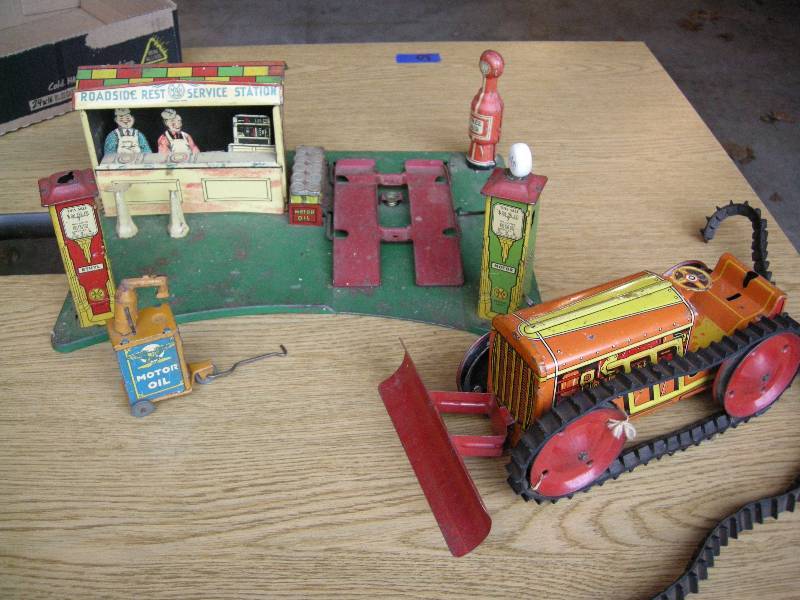 lot 44 image: Antique Marx Tin Toys