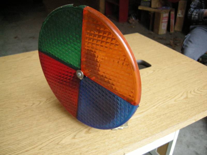 lot 57 image: Vintage Compco Motorized Light