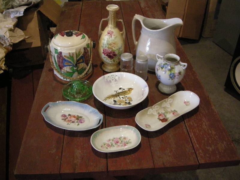 lot 73 image: Group Vintage Ceramic and Glass Wear