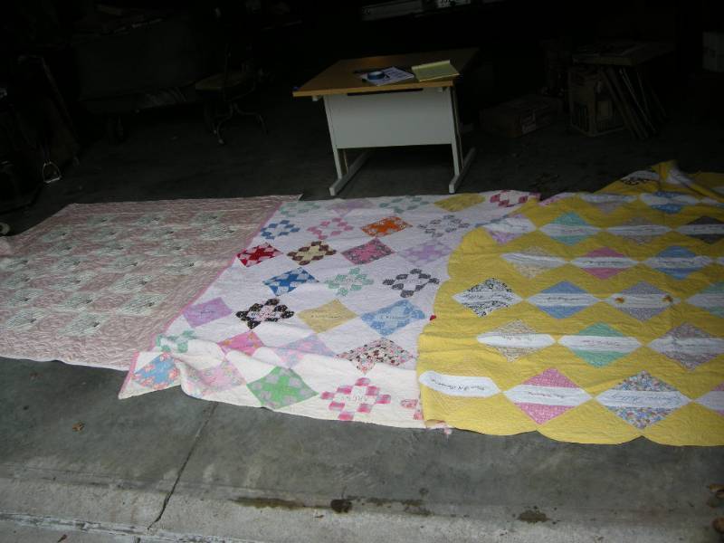 lot 80 image: 3 Vintage Quilts