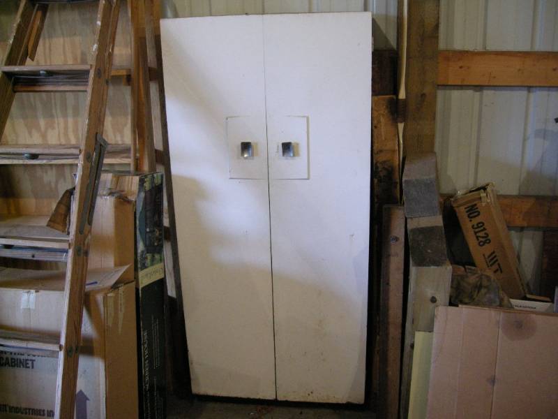 lot 92 image: Vintage Metal Cabinet