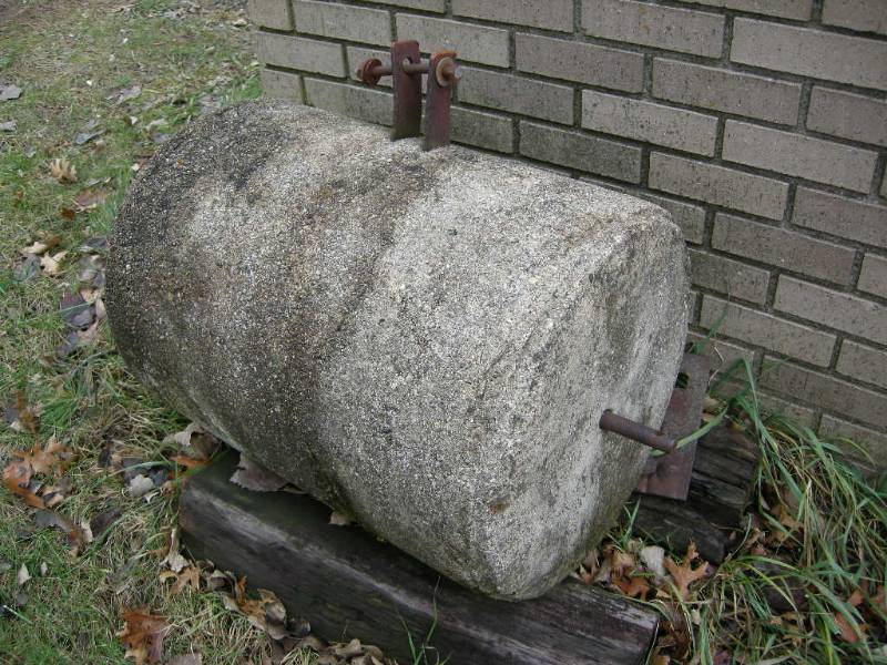 lot 101 image: Old Tractor Counter Weight