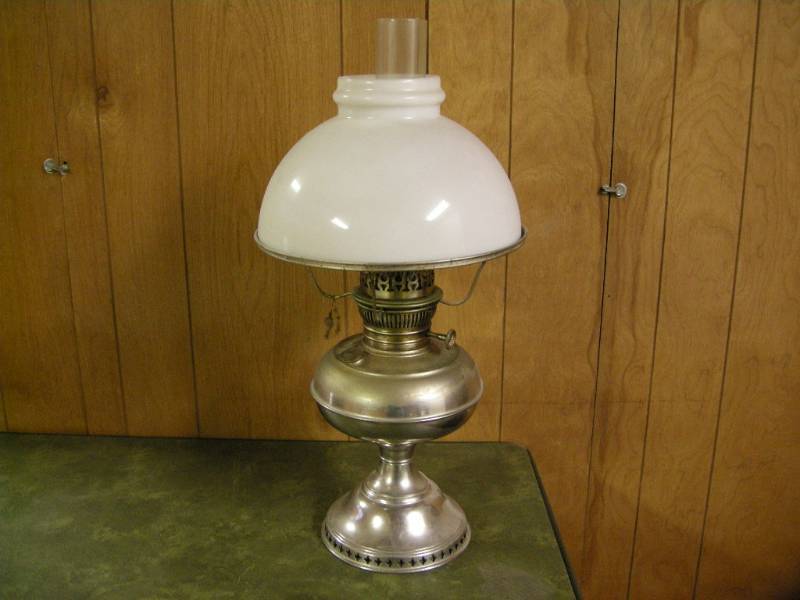 lot 108 image: Antique Rayo Kerosene Lamp