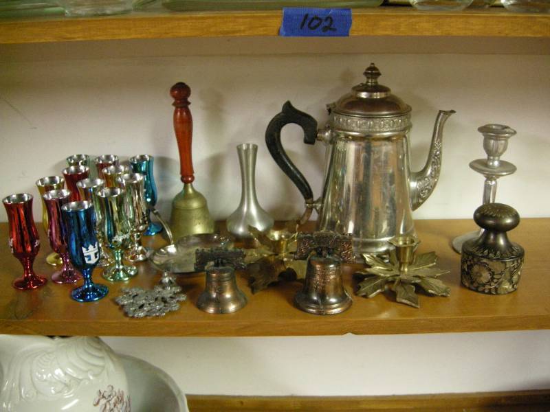 lot 111 image: Group Vintage Metal Wares