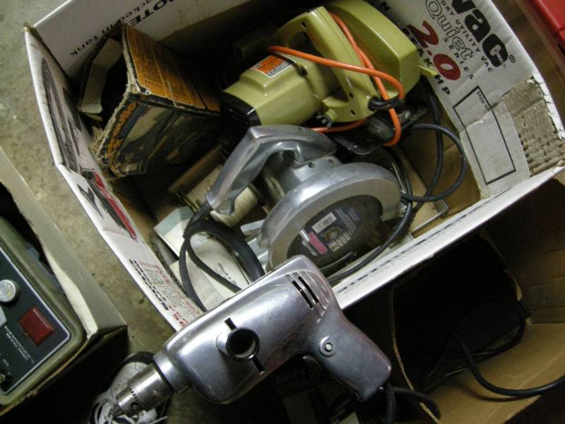 lot 134 image: Group Electric Power ToolsAccessories
