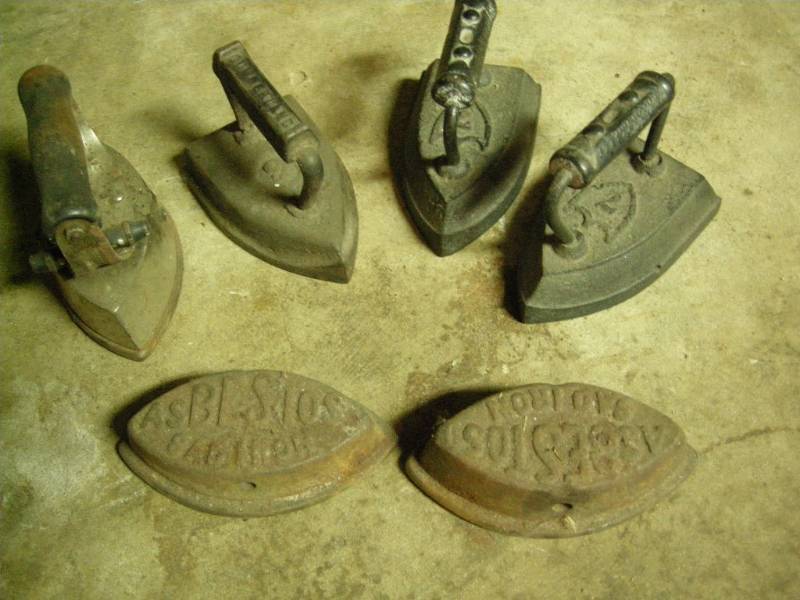 lot 138 image: Antique Irons