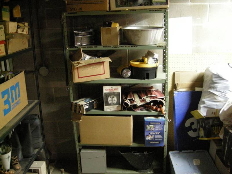 lot 139 image: Shelf Lot