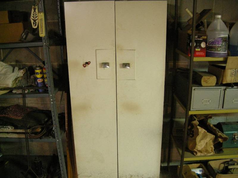 lot 143 image: Metal Shop Cabinet