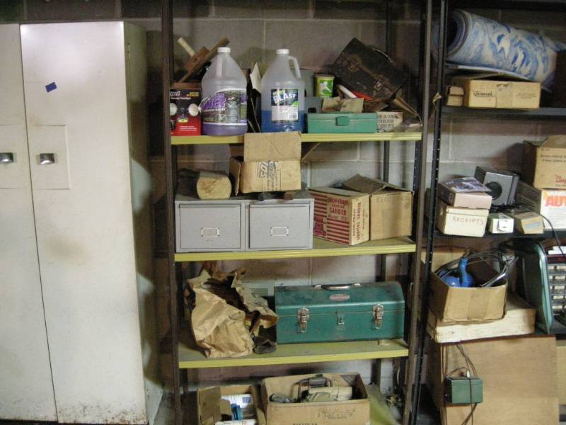 lot 146 image: Shelf and Contents