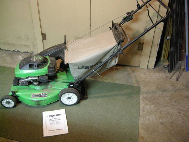 lot 16 image: Lawn Boy Self Propelled Mower