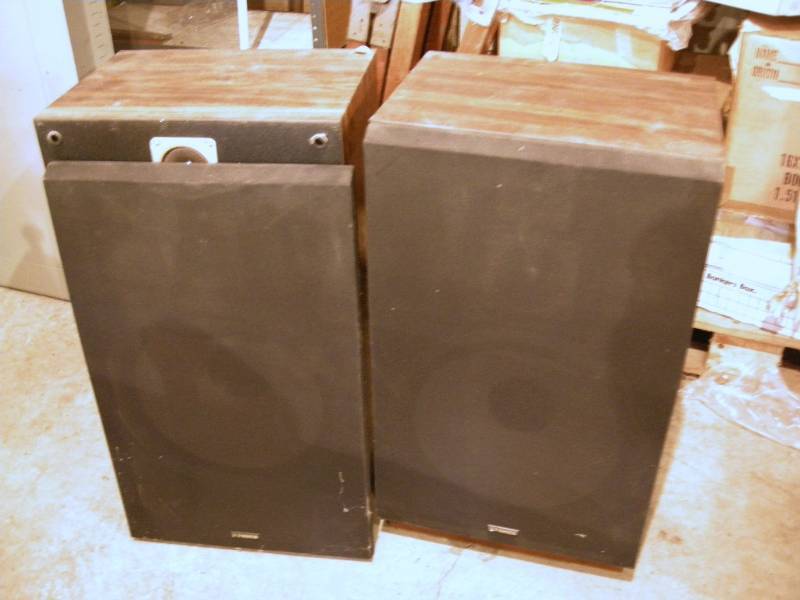 lot 28 image: Vintage Fisher ST-828 Speakers
