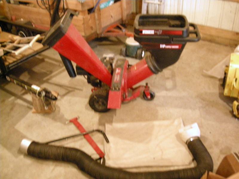 lot 9 image: Husky Heavy Duty Chipper Shredder