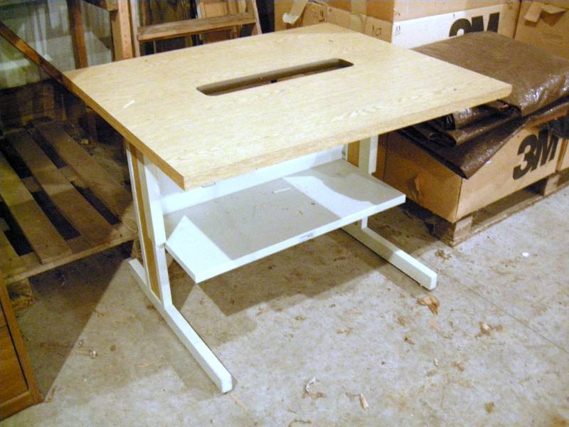 lot 30 image: Service Table