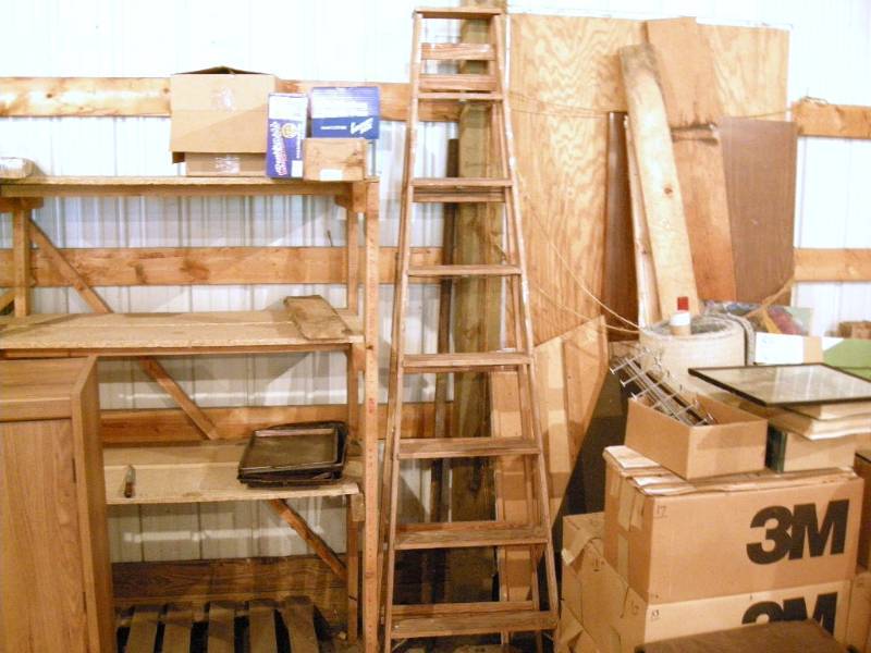 lot 31 image: 8 Wooden Step Ladder