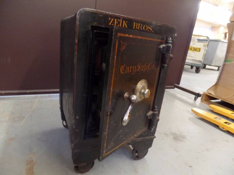 lot 501 image: Old Time Safe