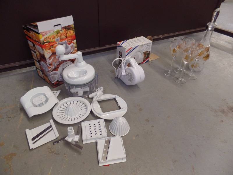 lot 506 image: WIne Set and Kitchen Gadgets
